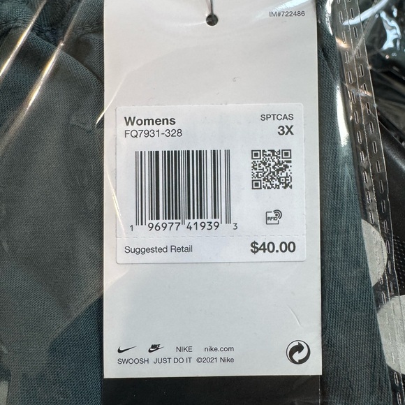 Nike Plus Size Essential Tunic Logo T-Shirt NWT - Picture 10 of 11